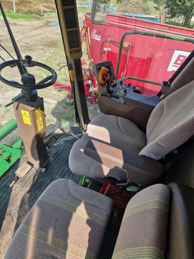 John Deere S690i, combine harvesters