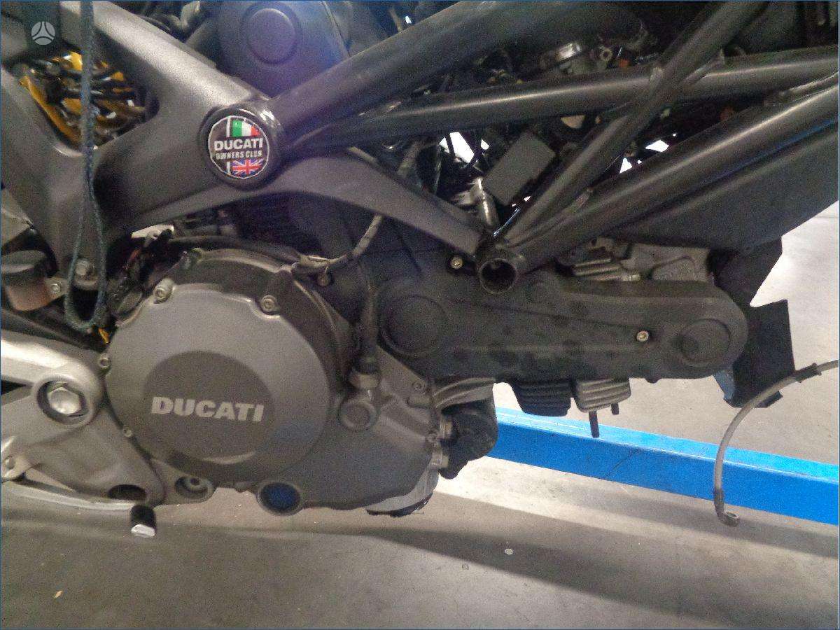 Ducati Monster, street / classic