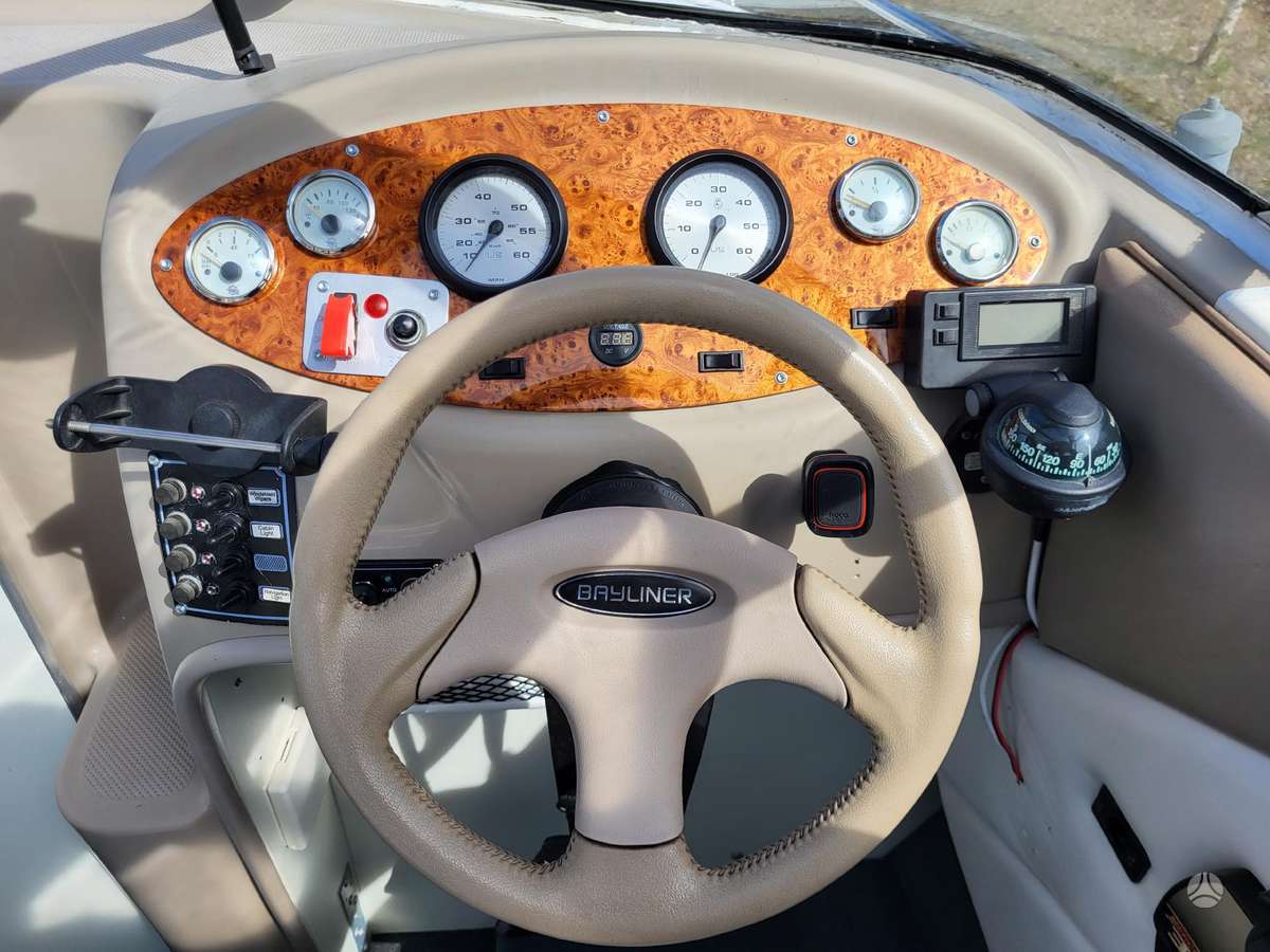 Bayliner 1952 CAPRI, яхты / катера