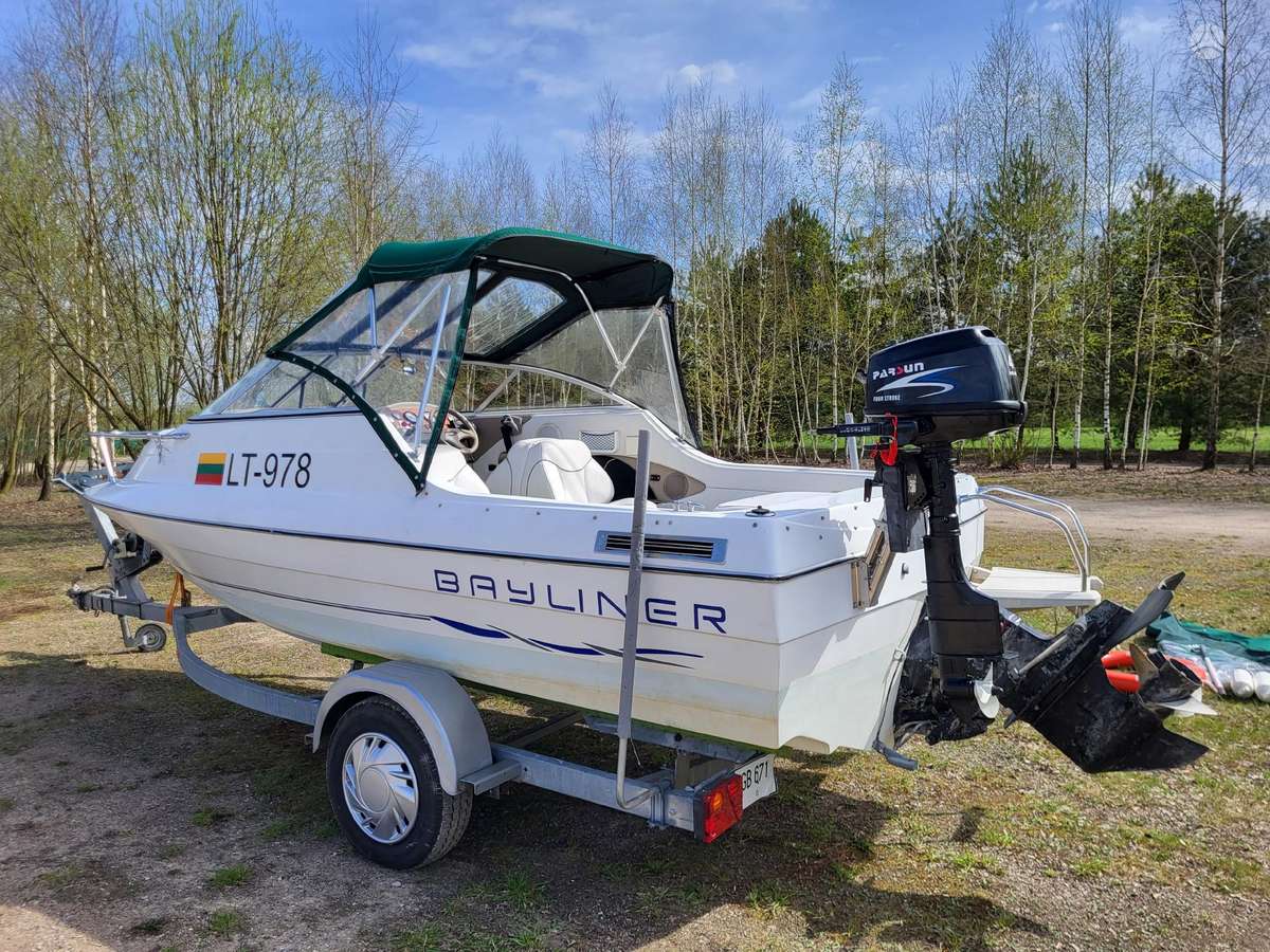 Bayliner 1952 CAPRI, яхты / катера