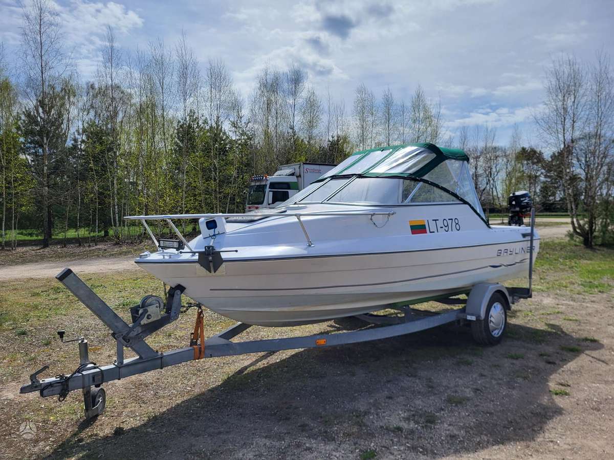 Bayliner 1952 CAPRI, яхты / катера