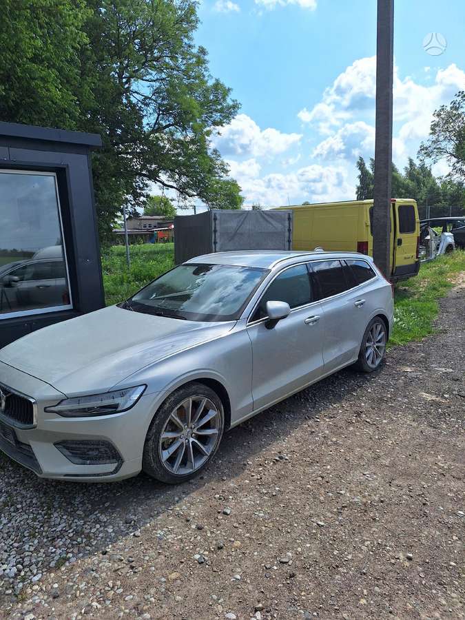 Volvo V60 dalimis. Europa