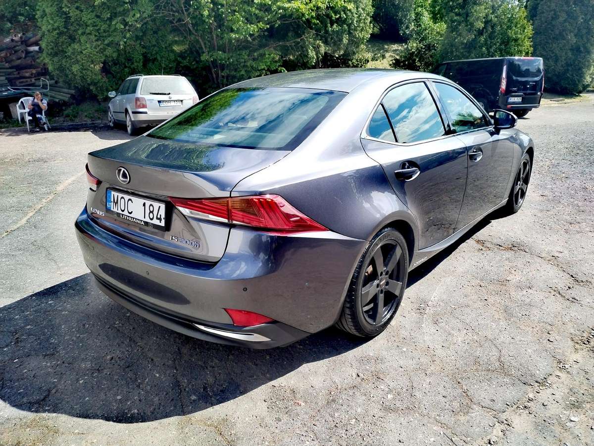 Lexus IS 300h, saloon / sedan
