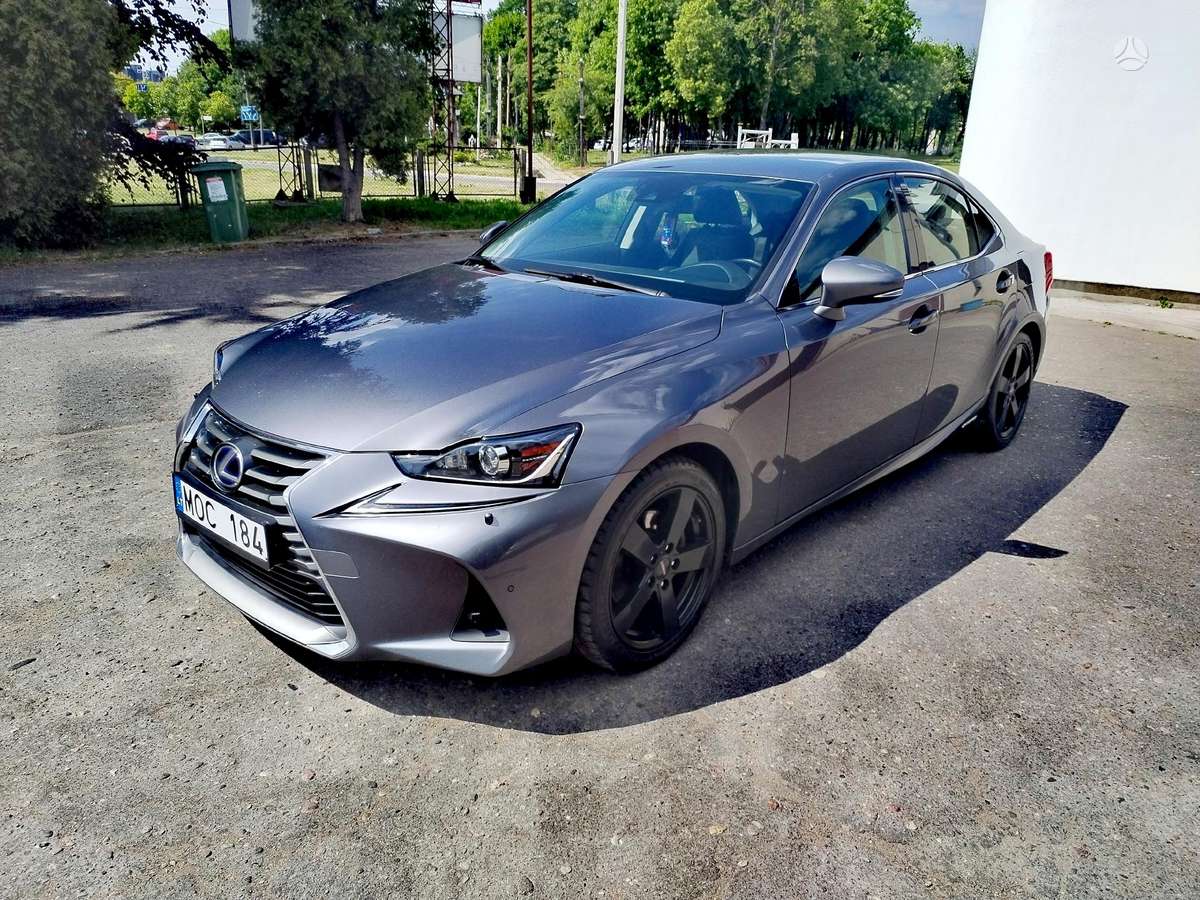 Lexus IS 300h, Седан