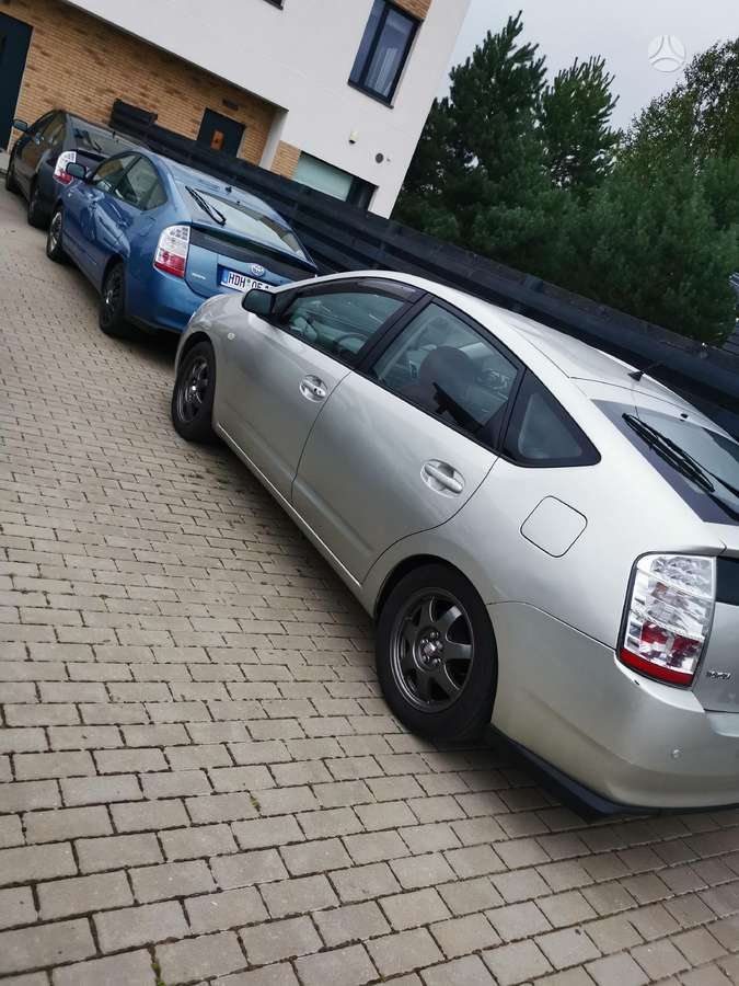 Toyota Prius, hečbekas