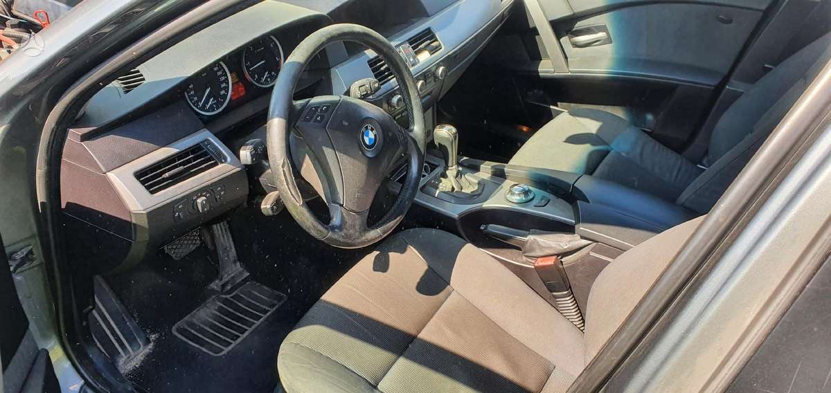 BMW 525 Dalimis