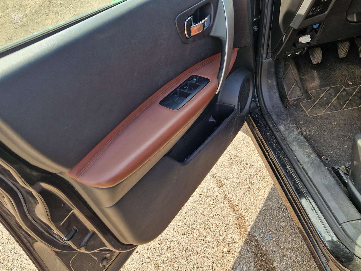 Nissan Qashqai+2 dalimis