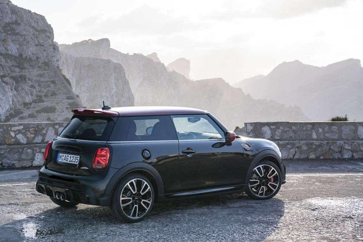 Mini Cooper dalimis. Visos naujos originalios mini convertible mini hatch m