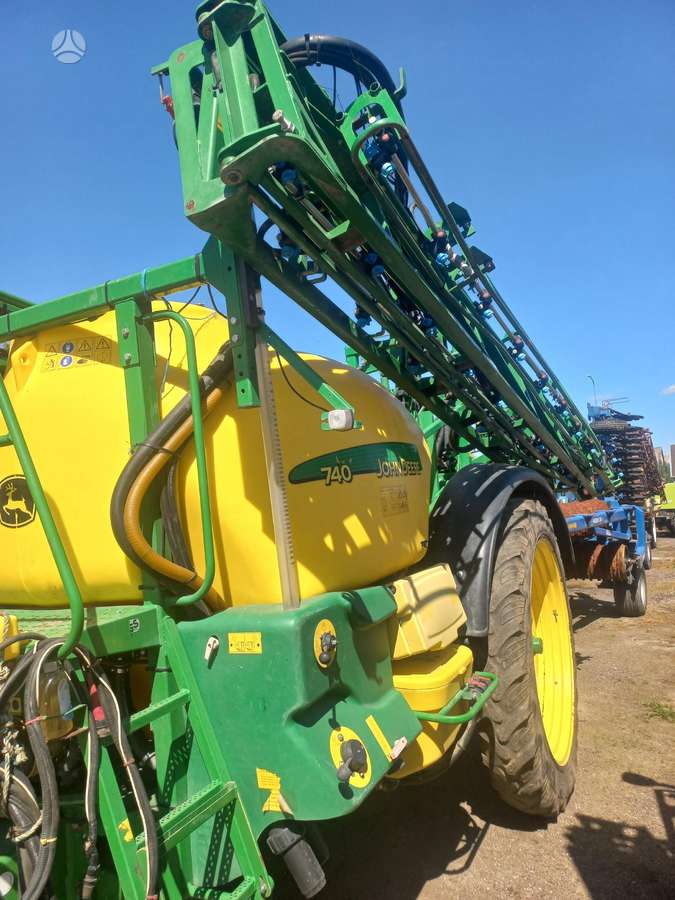John Deere 740, sprayers