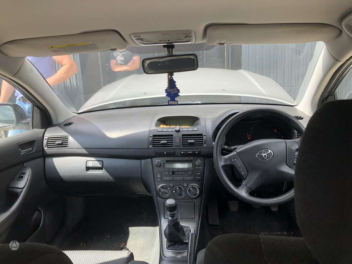 Toyota Avensis for parts