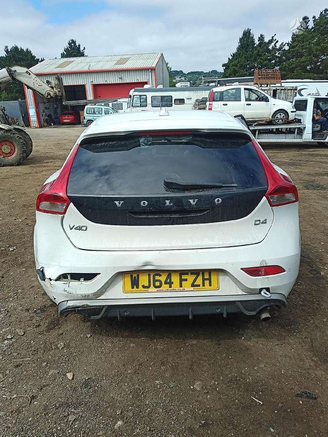 Volvo V40 for parts