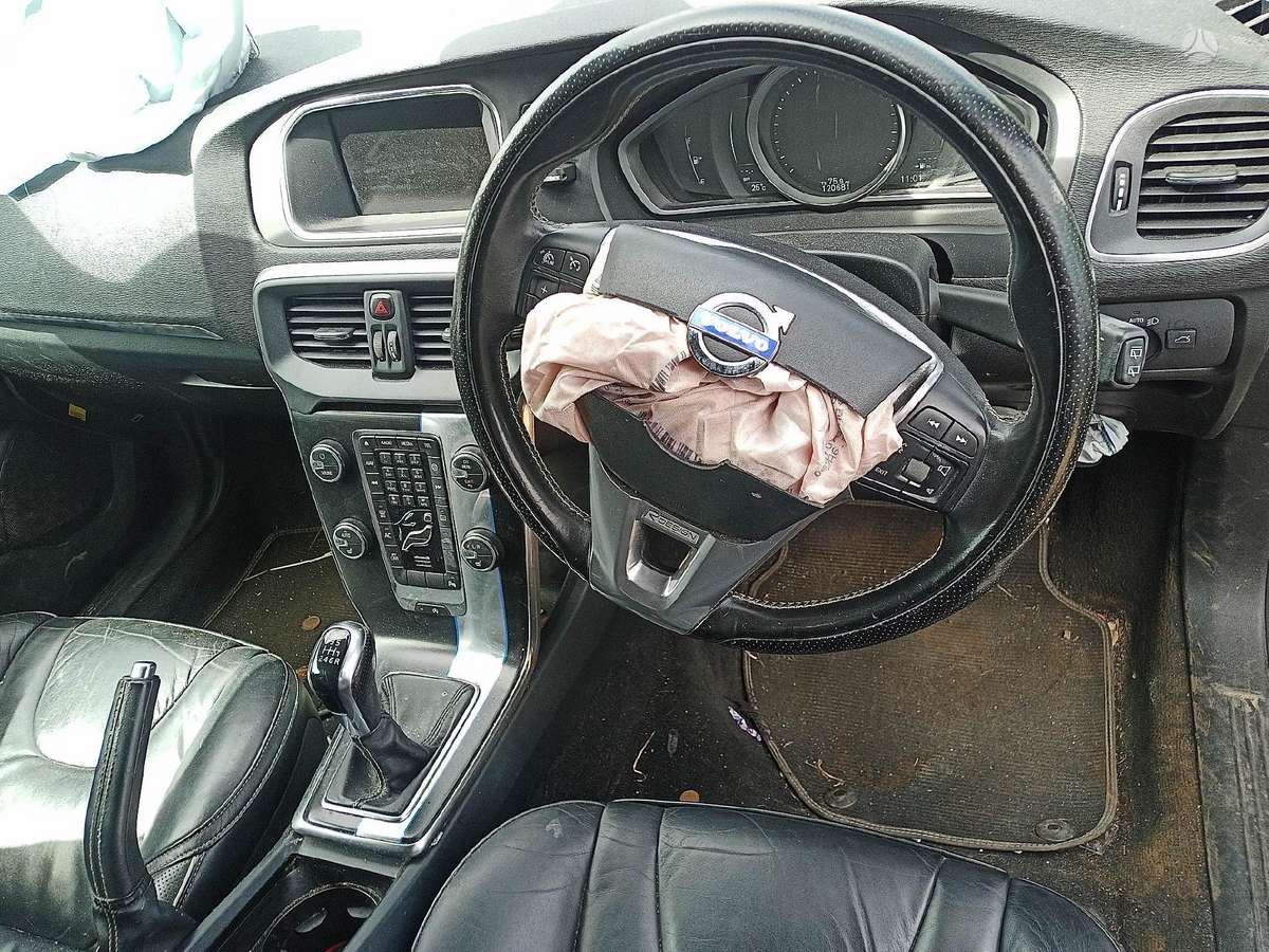 Volvo V40 for parts