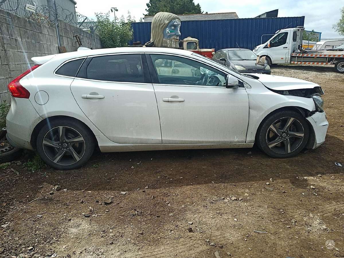 Volvo V40 for parts