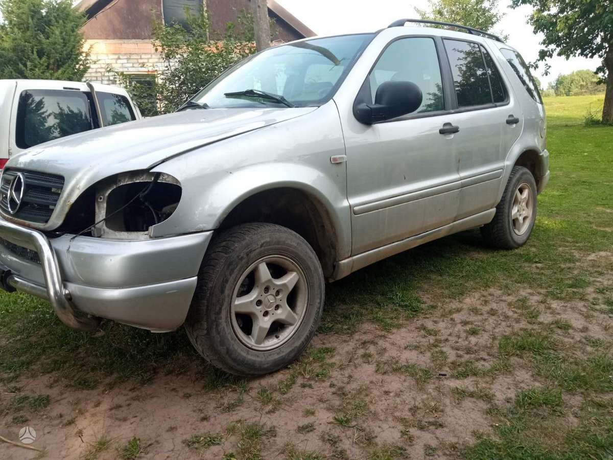 Mercedes-Benz ML270 dalimis