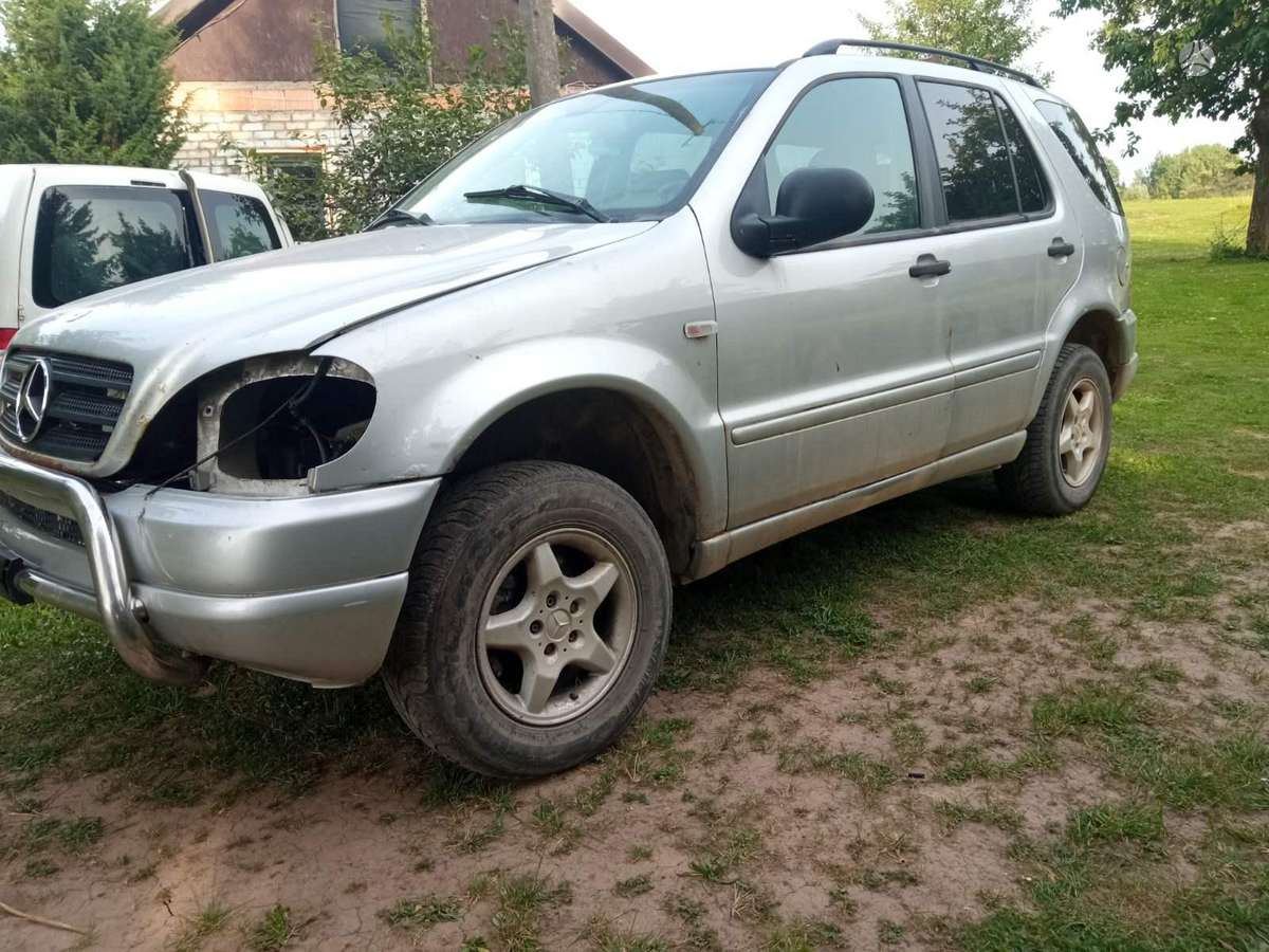 Mercedes-Benz ML270 for parts