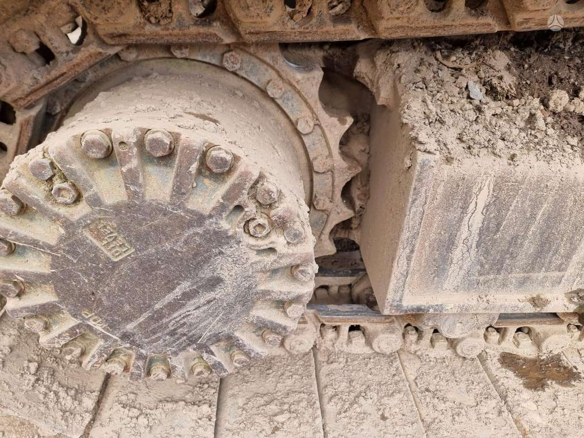 Komatsu PC 210 - 6, excavator