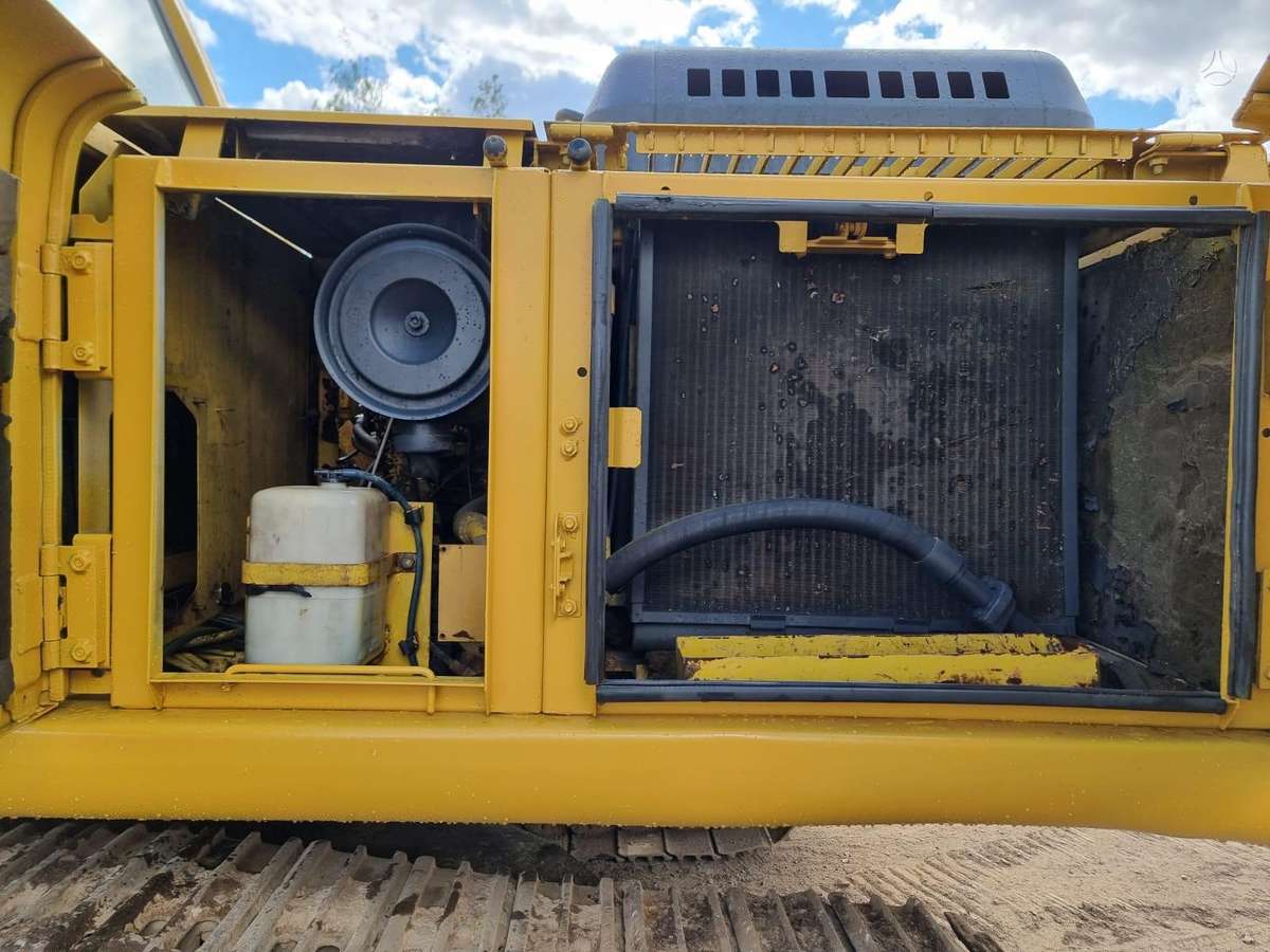 Komatsu PC 210 - 6, excavator