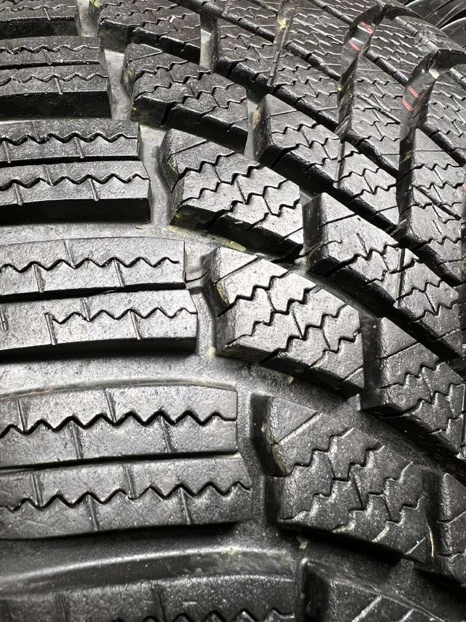 Bridgestone Blizzak LM005 2023m, winter 235/55 R18