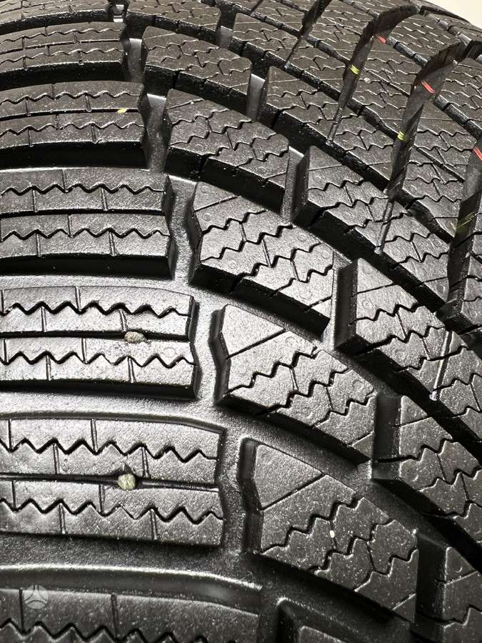 Bridgestone Blizzak LM005 2023m, winter 235/55 R18