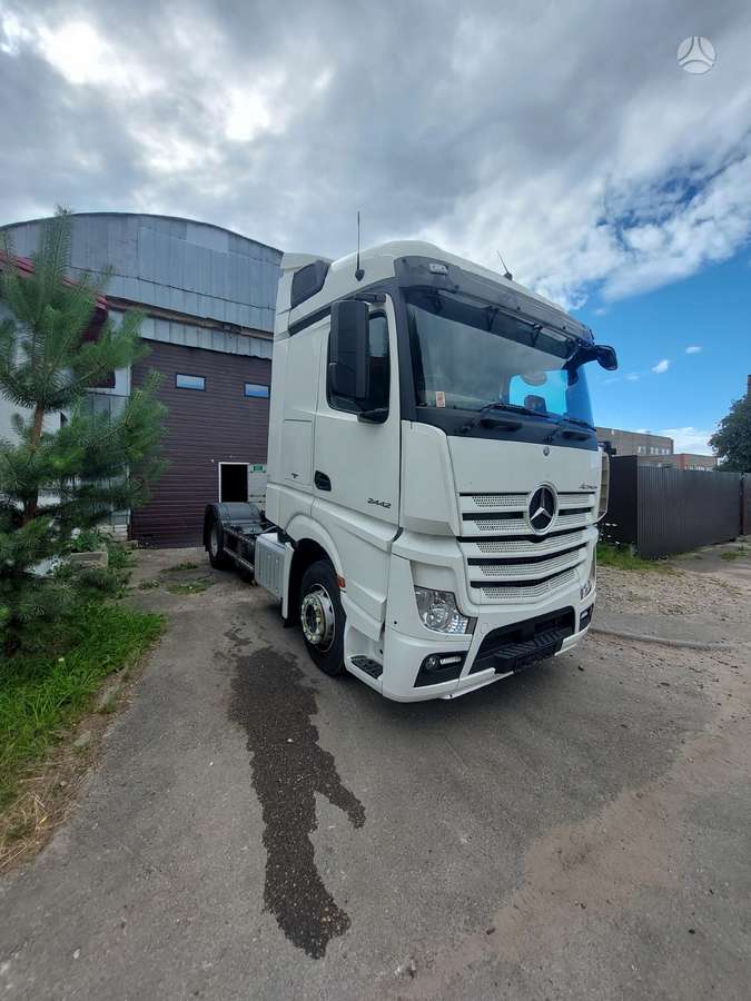 Mercedes-Benz Actros, semi-trailer trucks