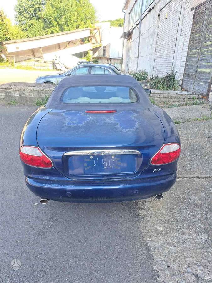 Jaguar XK8 по частям. Variklis dalimis