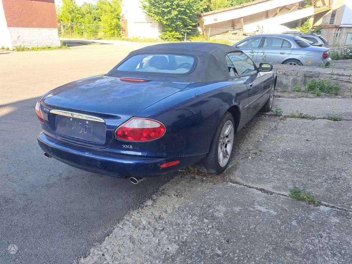 Jaguar XK8 по частям. Variklis dalimis