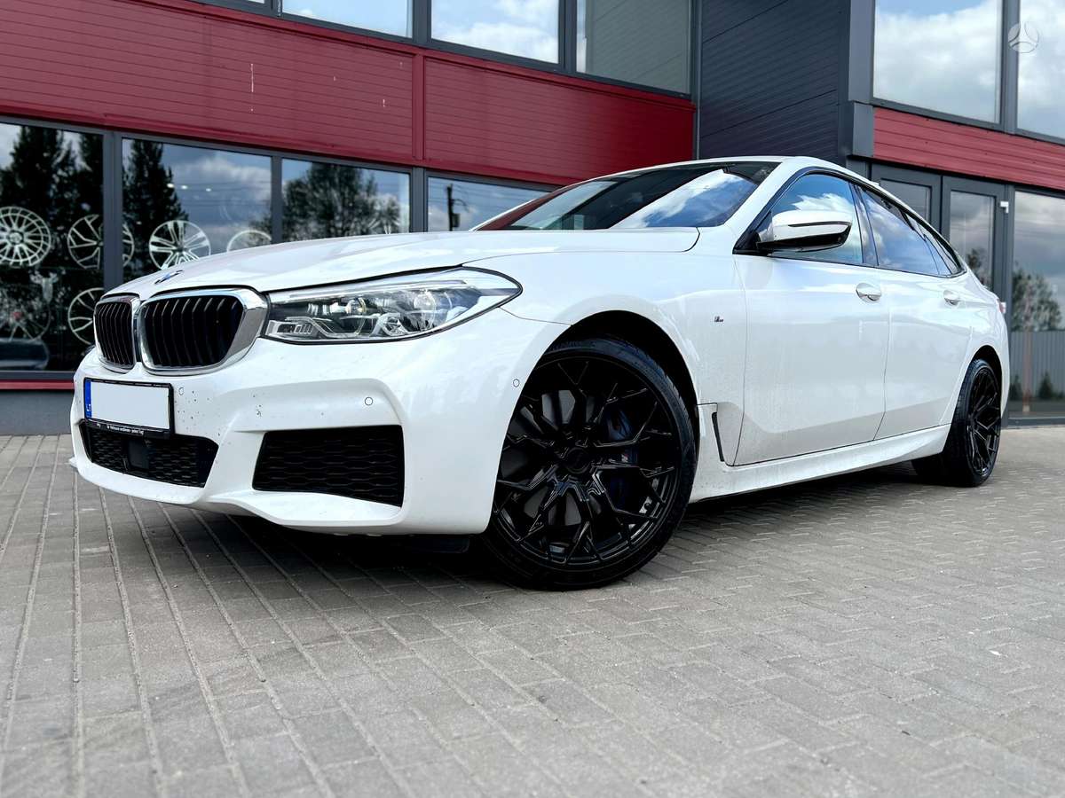 RIVIERA RF5 Gloss Black Flow Formed, легкосплавные , R22