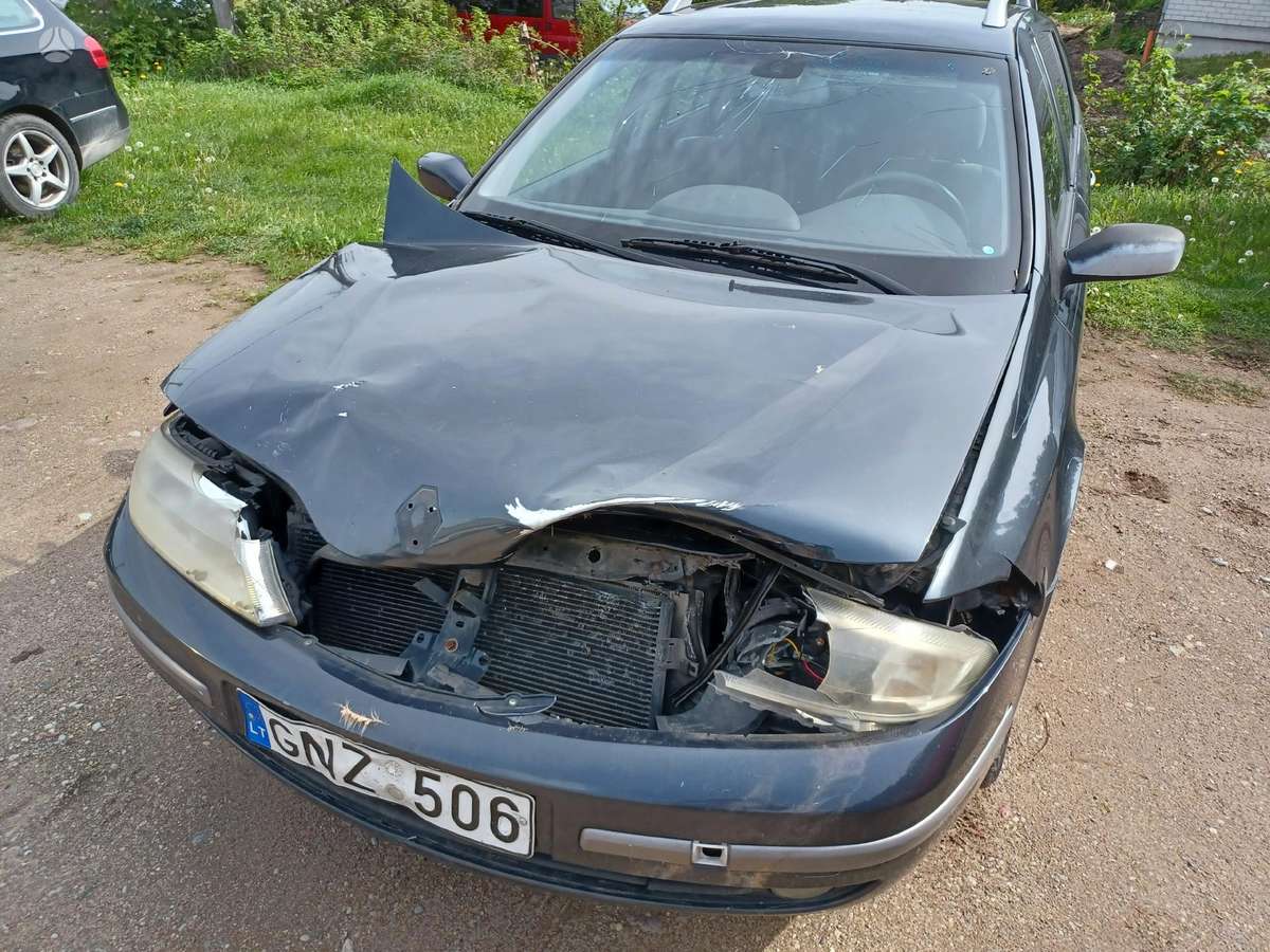 Renault Laguna Neviena ardyta