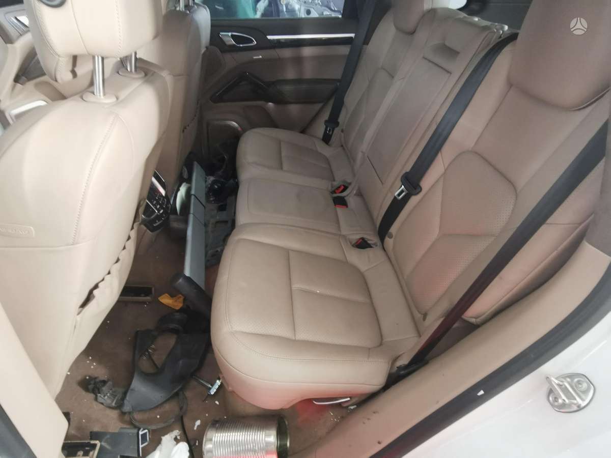 Porsche Cayenne dalimis