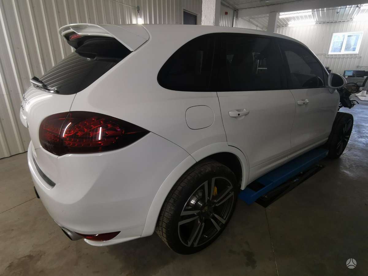 Porsche Cayenne dalimis