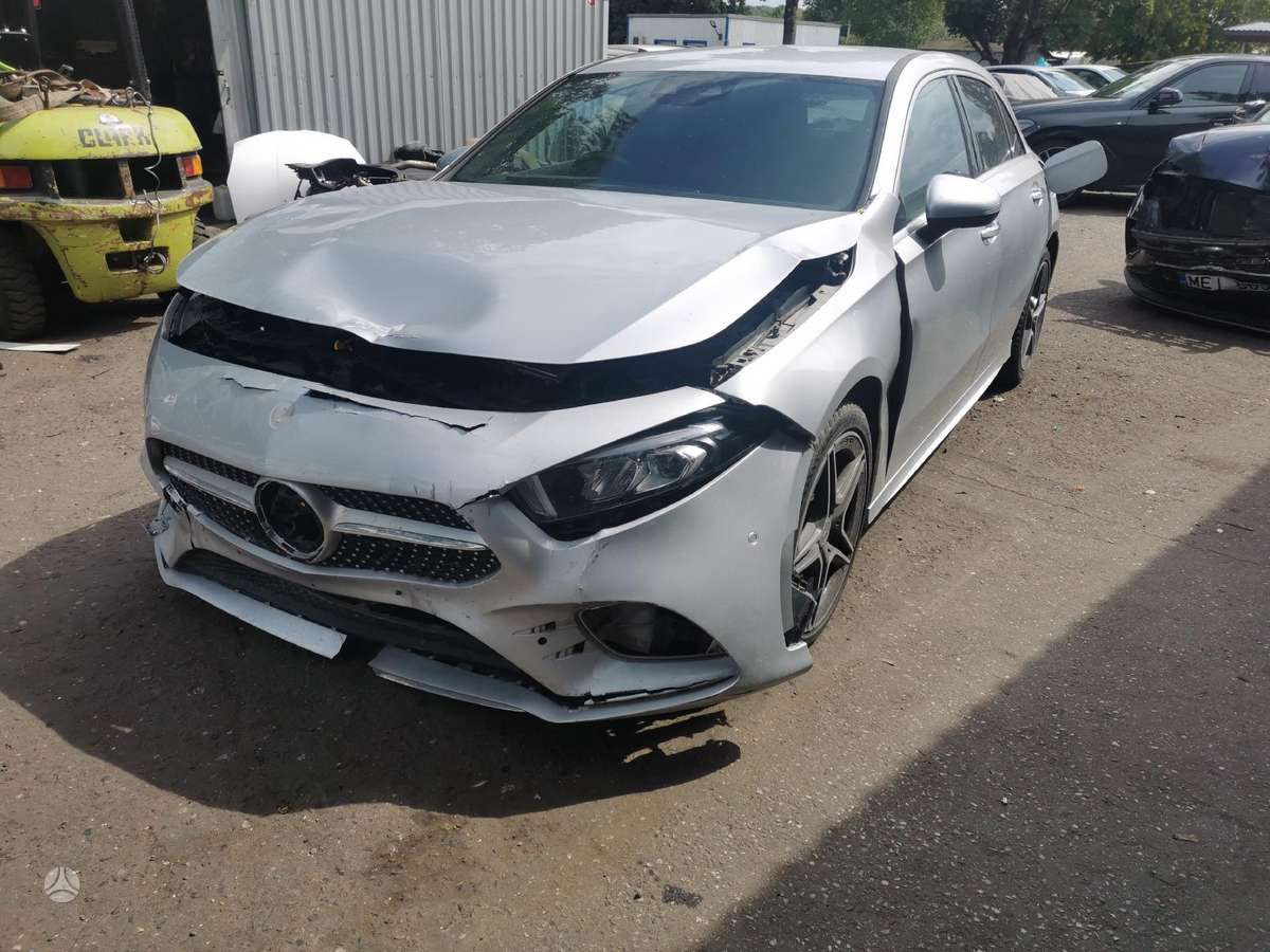 Mercedes-Benz A200 dalimis