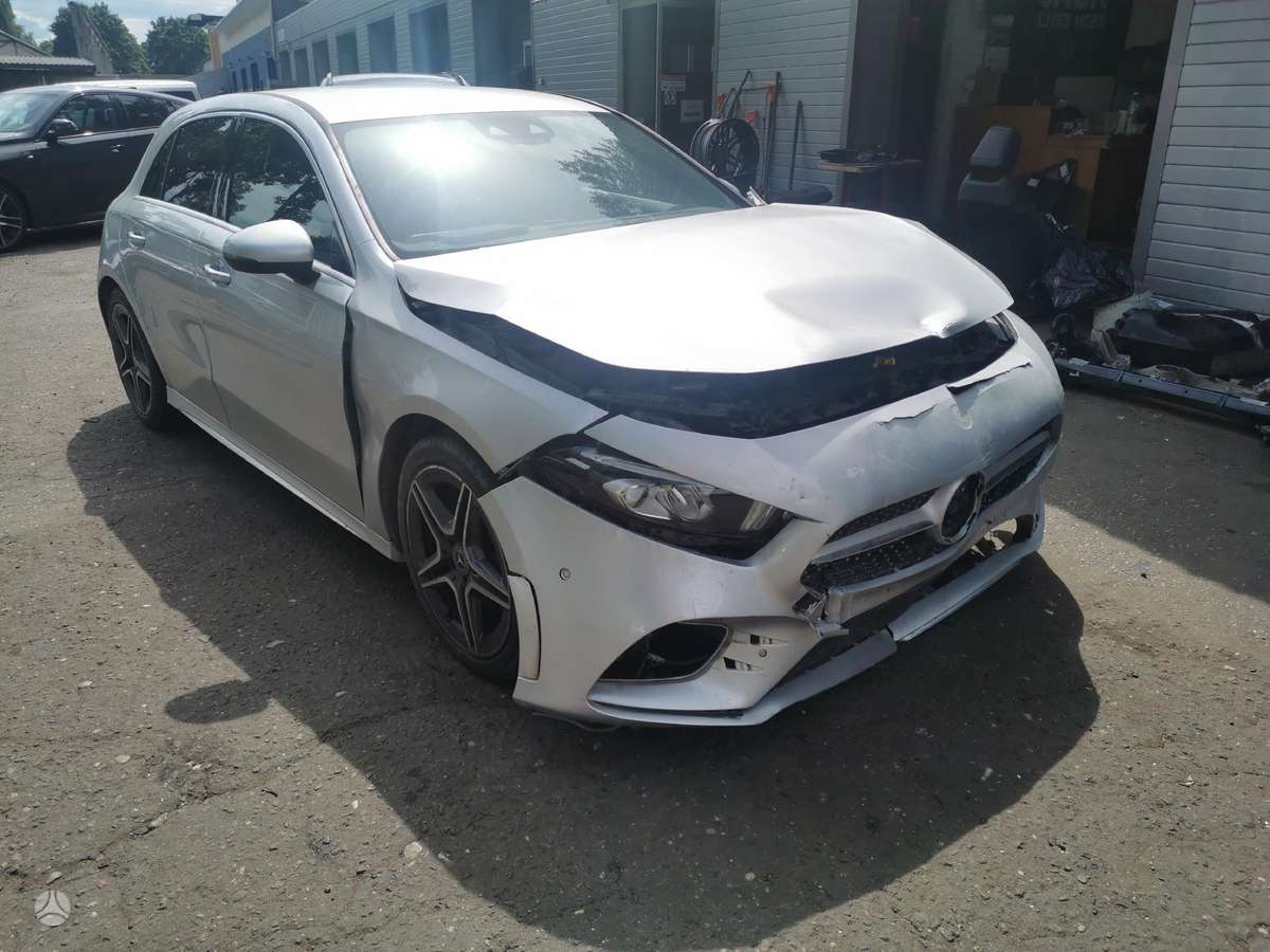 Mercedes-Benz A200 dalimis