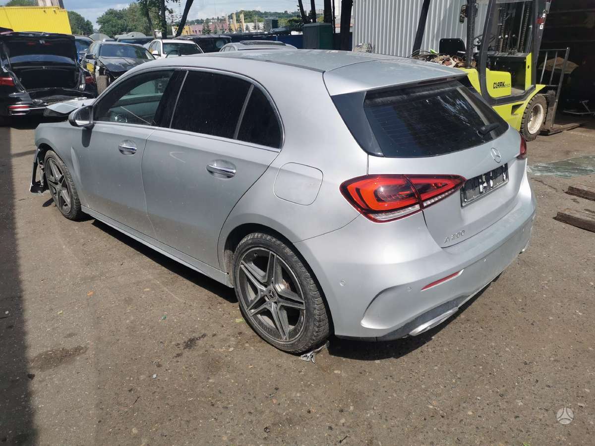 Mercedes-Benz A200 dalimis