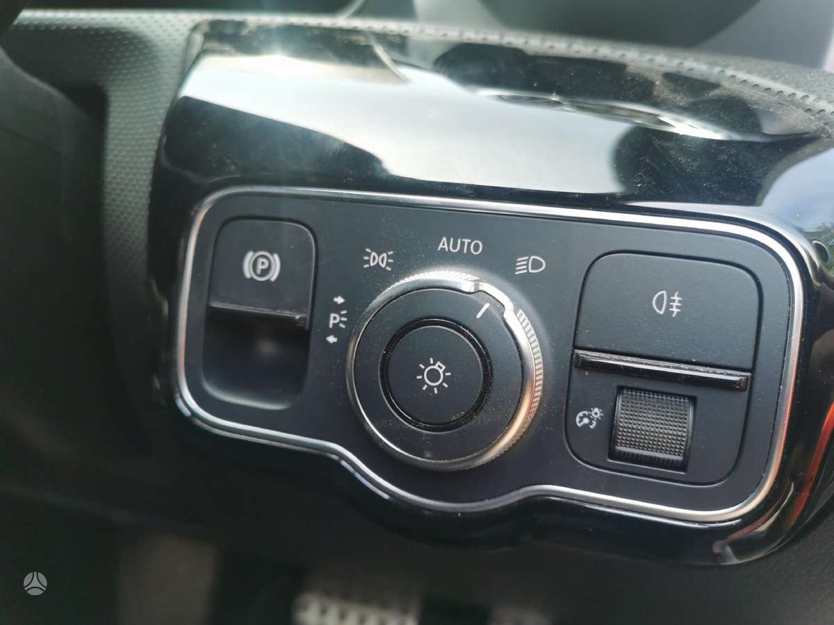 Mercedes-Benz A200 dalimis