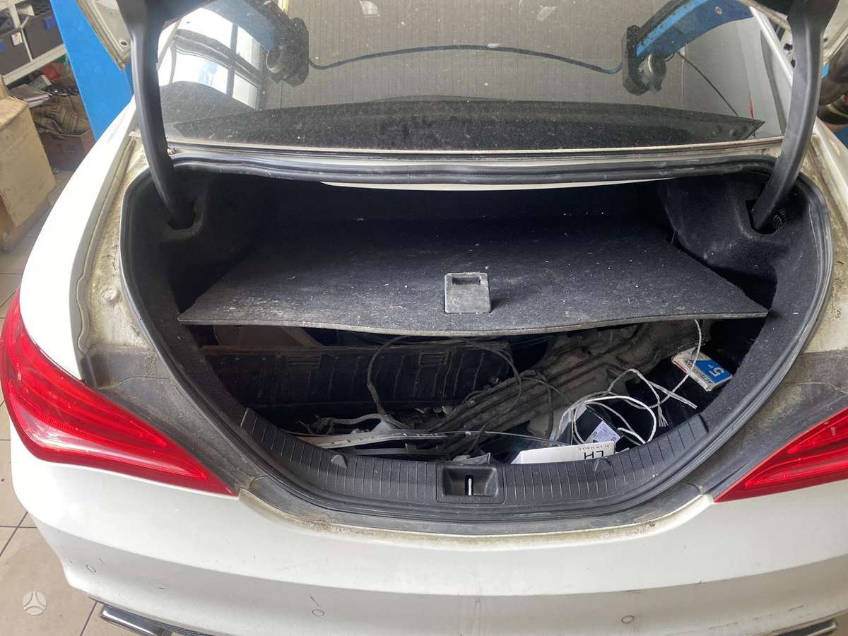 Mercedes-Benz CLA220 dalimis