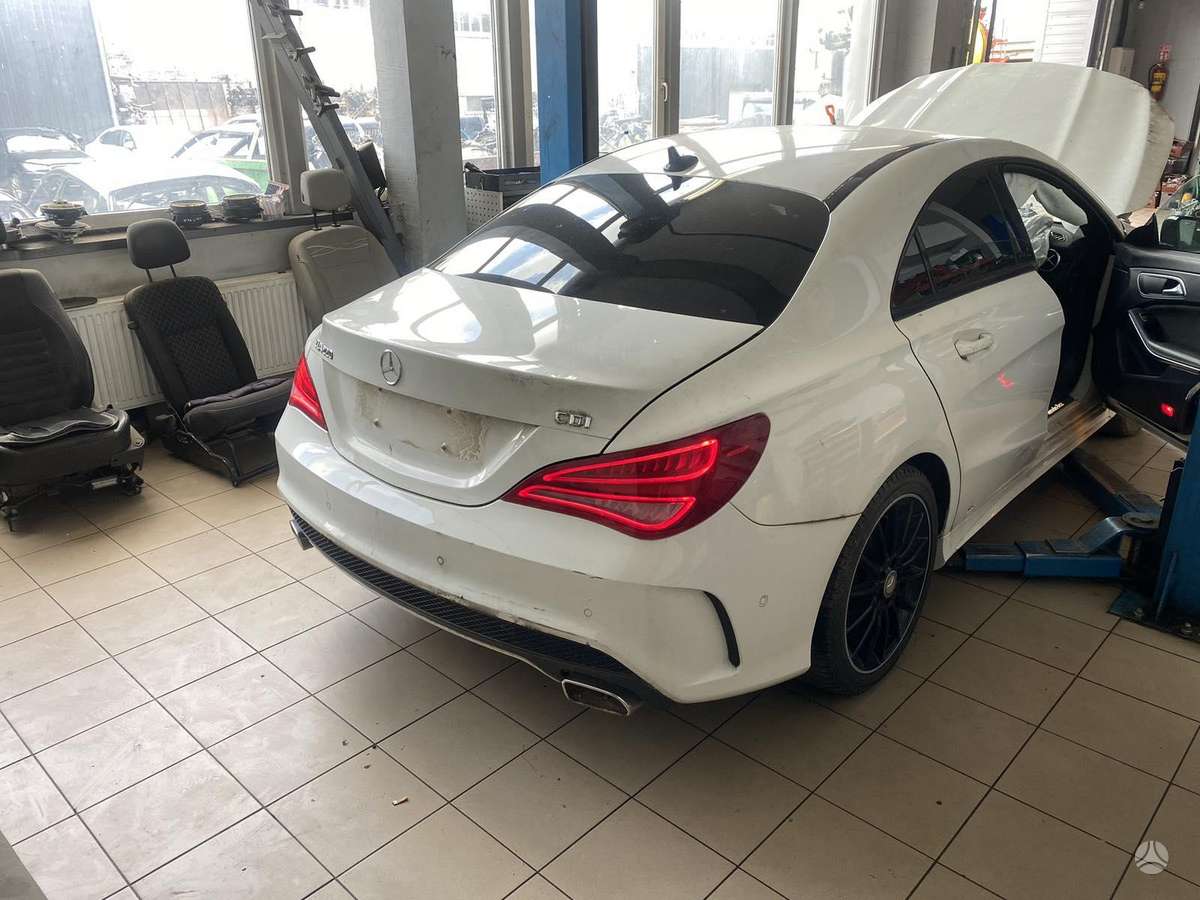 Mercedes-Benz CLA220 dalimis