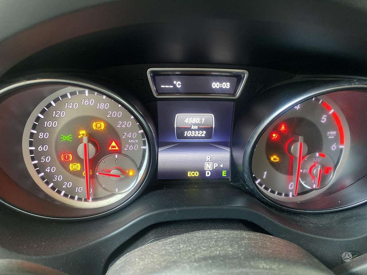 Mercedes-Benz CLA220 dalimis