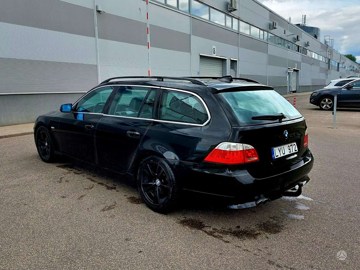 BMW 530, universalas
