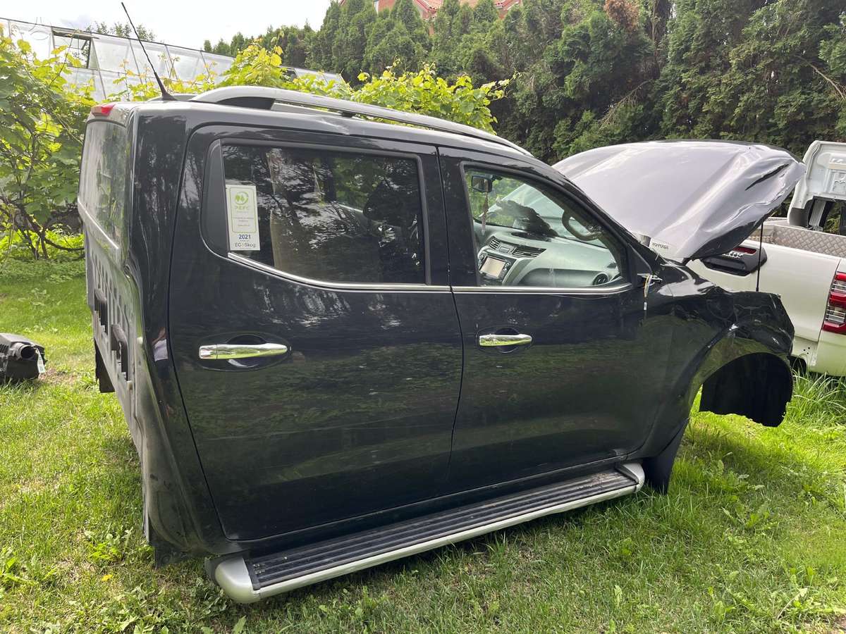 Nissan Navara kėbulo dalys