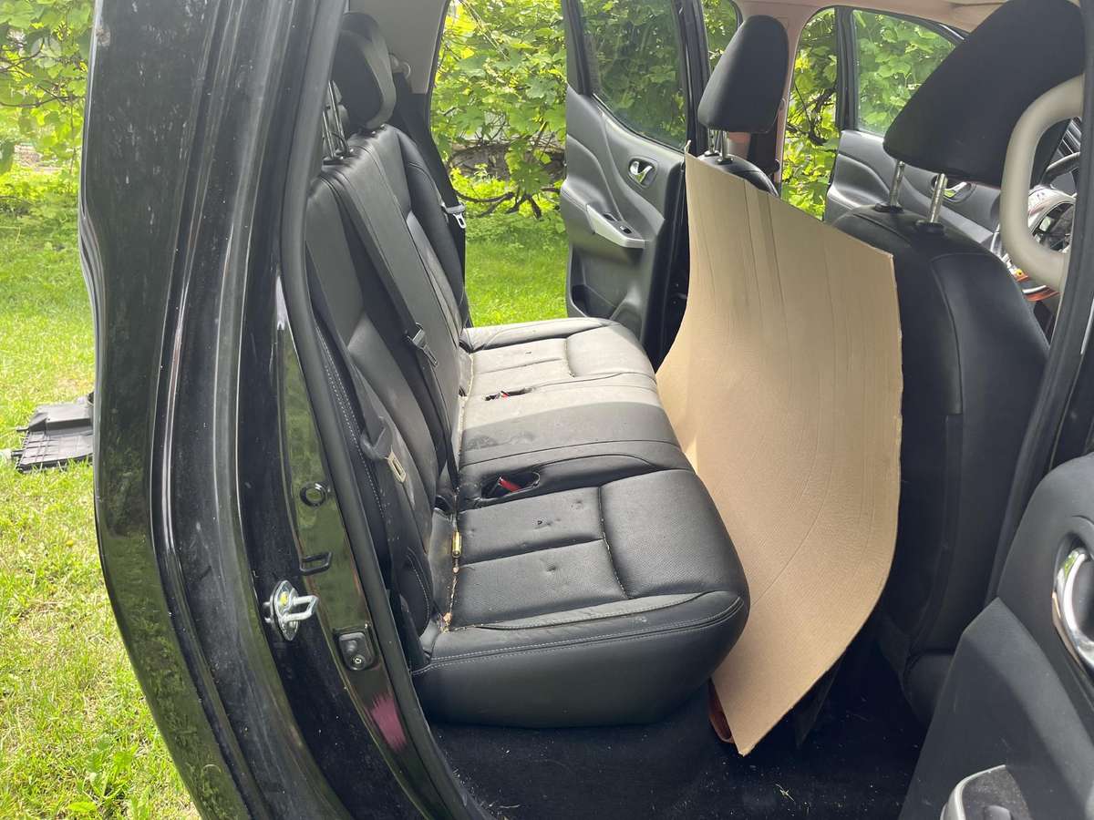 Nissan Navara kėbulo dalys