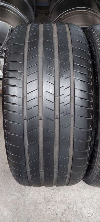 Bridgestone, vasaras 275/40 R20
