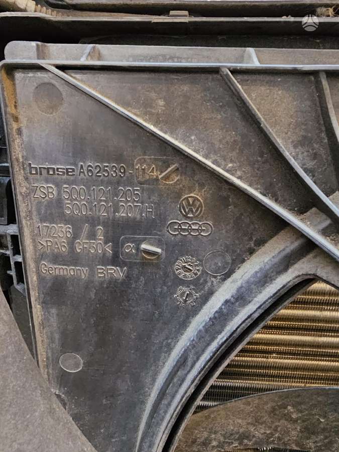 Skoda Octavia variklio aušinimo detalės