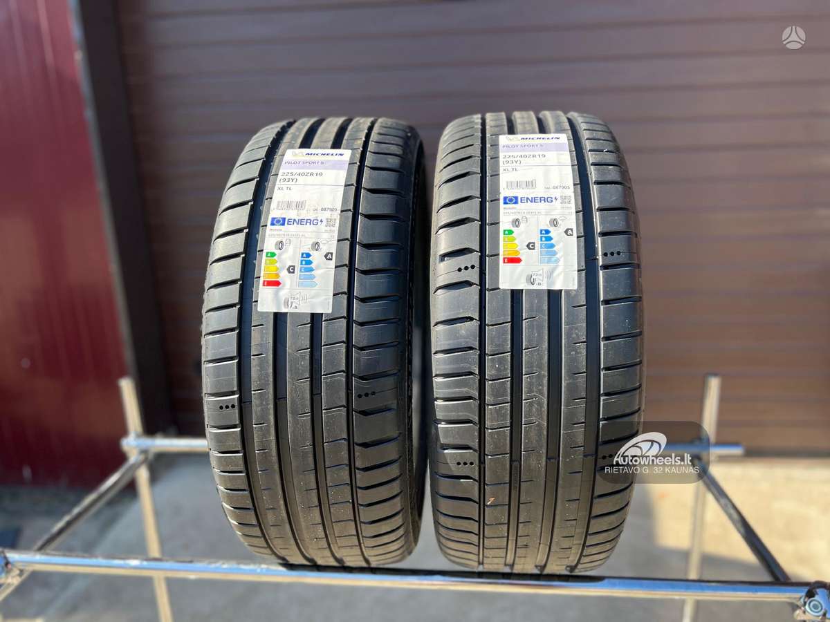 Michelin Pilot Sport 5, summer 225/40 R19