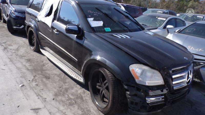 Mercedes-Benz GL550 Dalimis