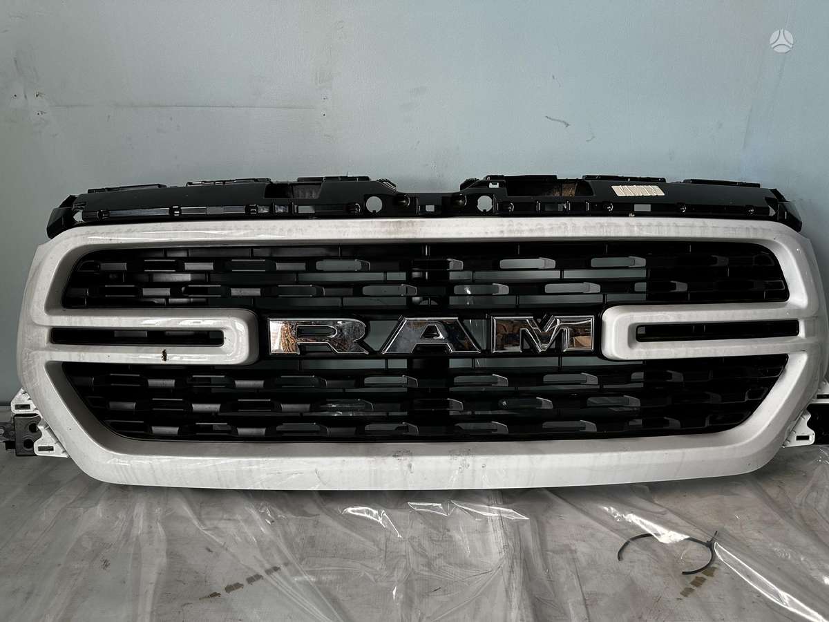 Dodge Ram, 68404974AE, apdailos grotelės