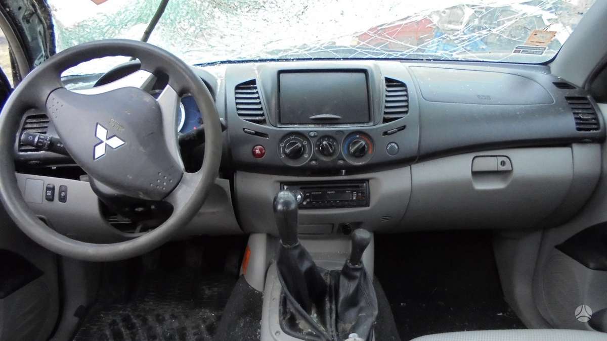 Mitsubishi L200 for parts