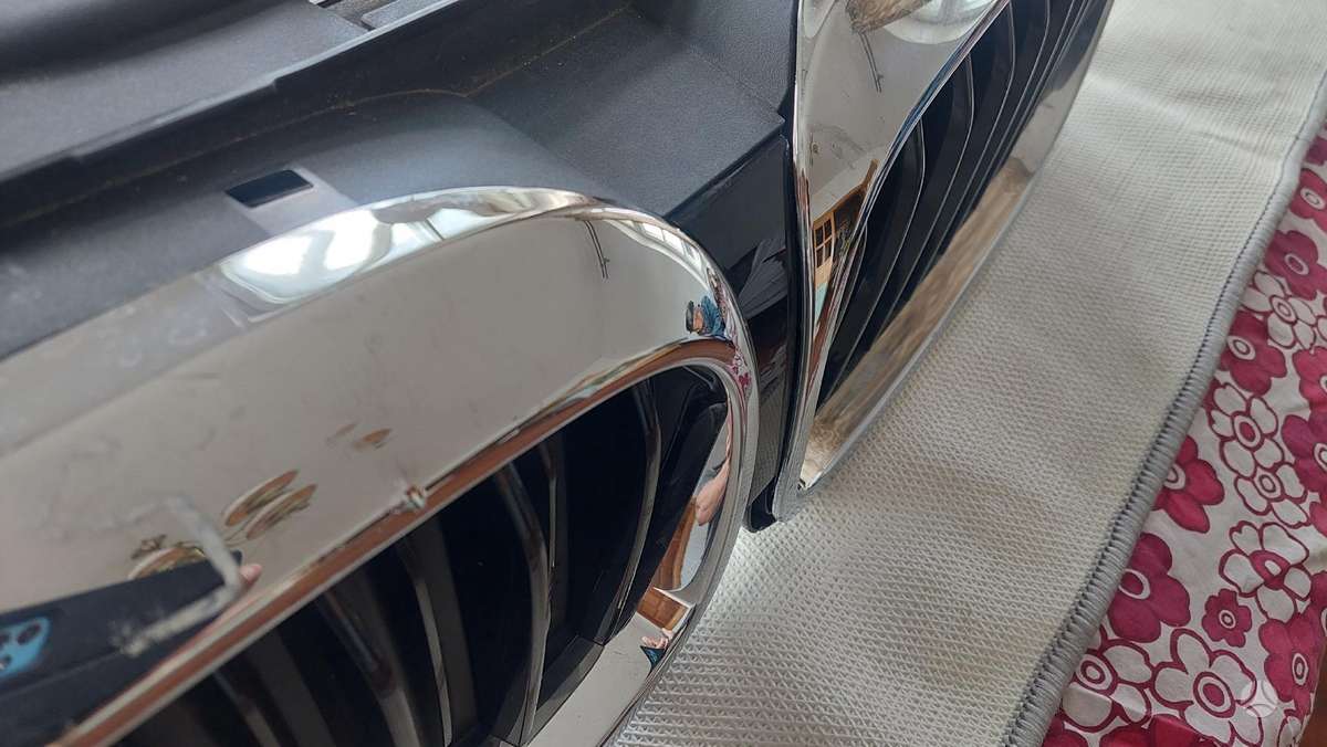 BMW 5 serija Buferiai sparnai balkis