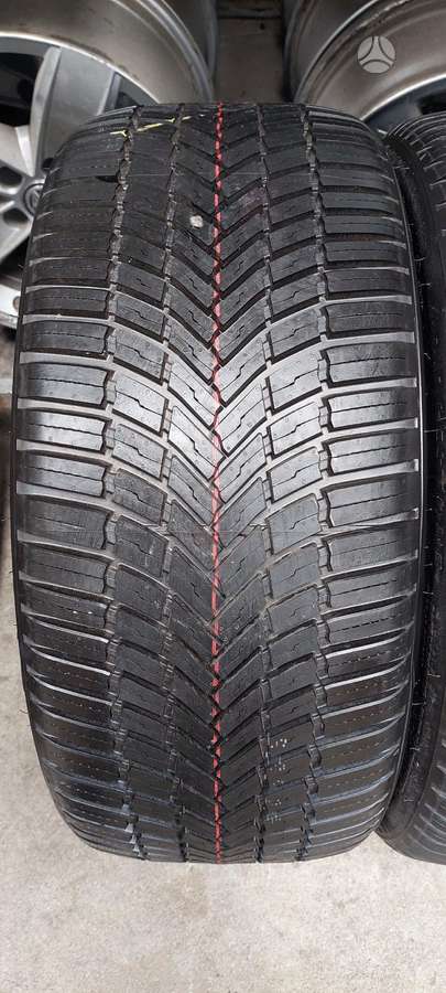Bridgestone, vissezonas 235/40 R19