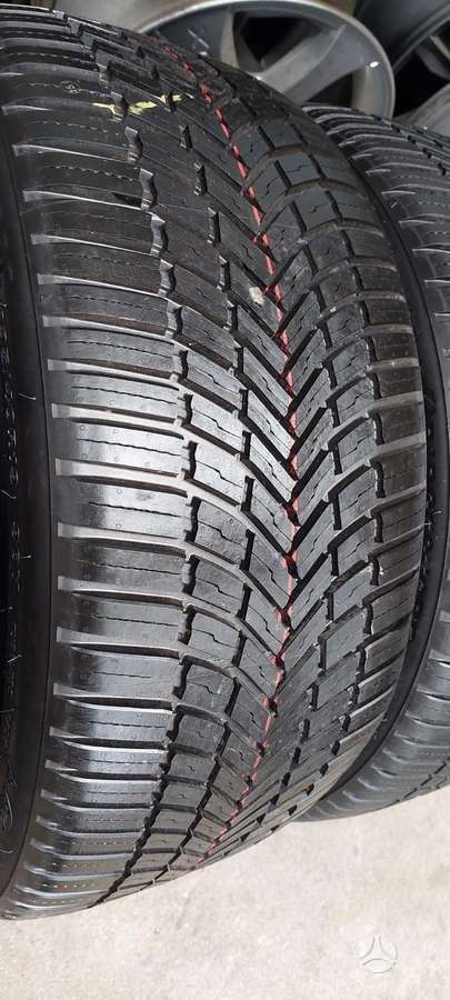 Bridgestone, vissezonas 235/40 R19