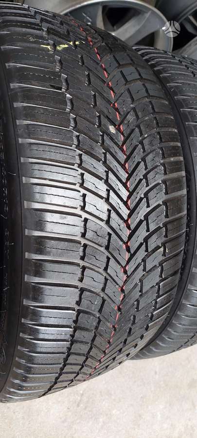 Bridgestone, всесезонные 235/40 R19